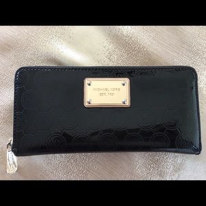 Michael Kors Zip around Wallet
